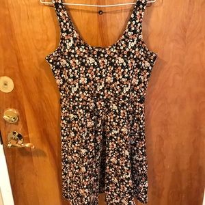 Super cute floral dress super flattering